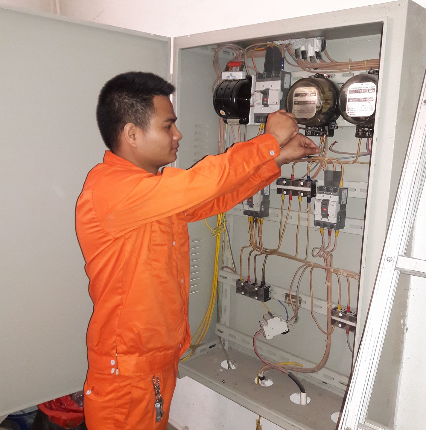 Thợ lắp đặt tủ điện tại nhà Hà Nội 0971728885