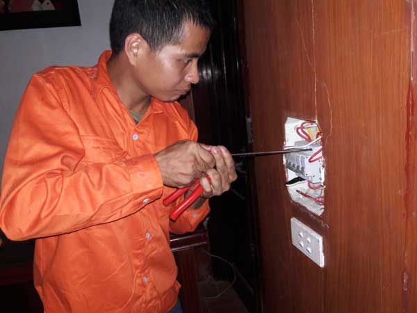 thợ sửa điện tại nhà