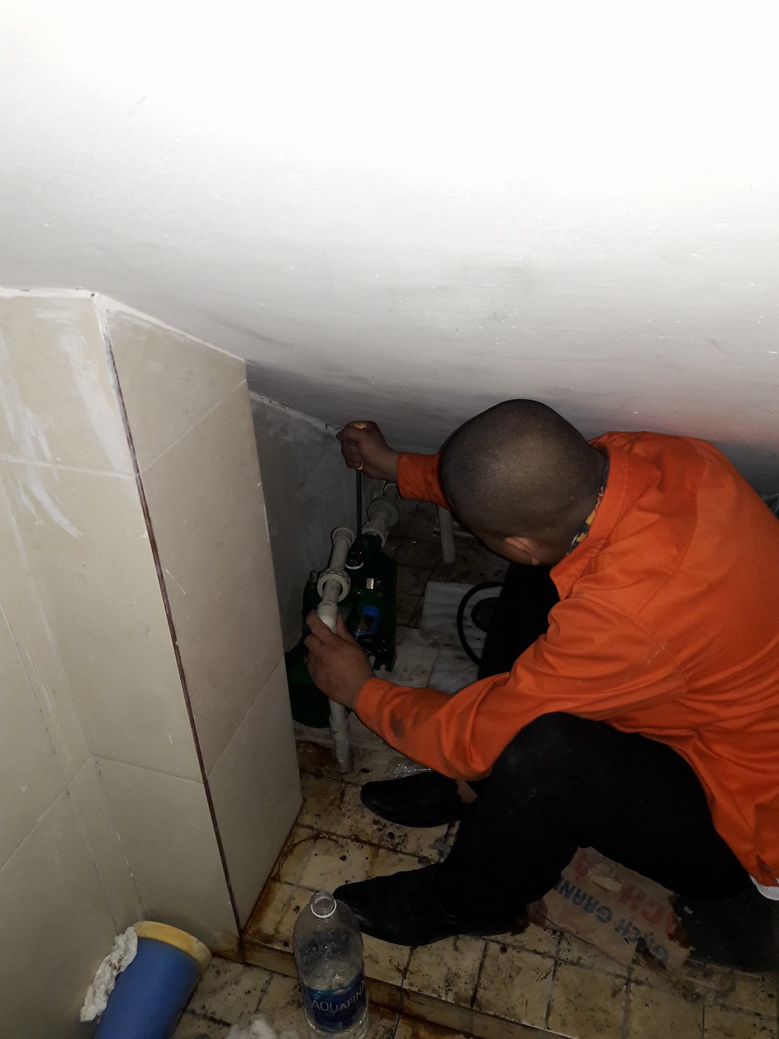 Thợ sửa chữa máy bơm nước tại nhà ở tại quận Từ Liêm